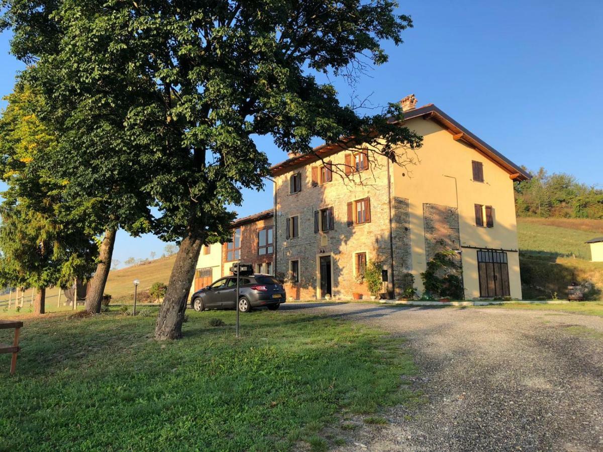 Agriturismo "Veritas" Bed & Wine Casaleggio Boiro Exterior photo